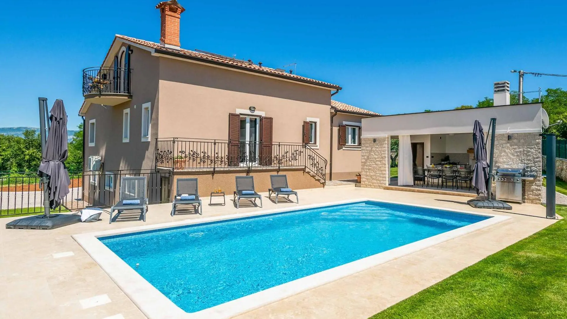 Villa Rosewood location